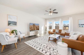 The Swift - NEW- 2 miles from DT Fayetteville - Sleeps 12